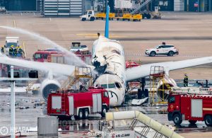Sebuah pesawat Tupolev Tu-204F (RA-64032) milik maskapai Aviastar yang akan meng...