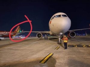 Pesawat Airbus A321-211 (VN-A544) milik maskapai VietJet terlibat insiden tabrak...