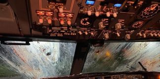 Pesawat Boeing 737-800 (9H-QDG) milik maskapai Ryanair yang sedang mengoperasika… Pesawat Boeing 737-800 (9H-QDG) milik maskapai Ryanair yang sedang mengoperasika...