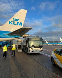 Pesawat Embraer ERJ-175STD (PH-EXW) milik KLM Cityhopper yang sedang parkir di B...