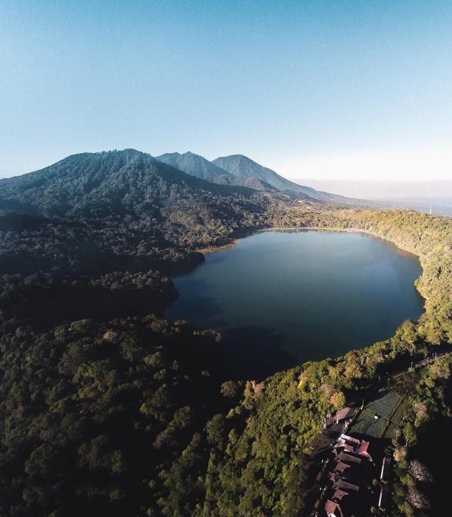 Love the sight of an astounding lake? Definitely check out Gobleg Hill in Bulele...