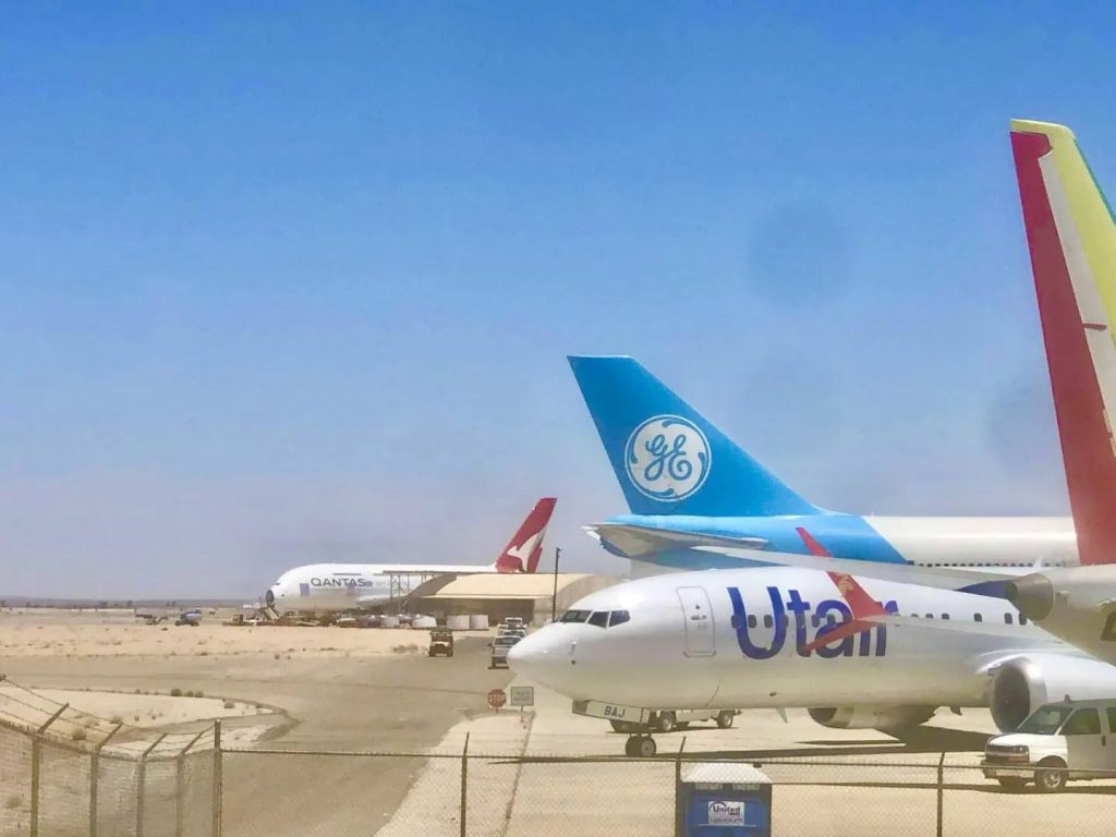 Pesawat Airbus A380-800 milik maskapai Qantas yang terdaftar dengan registrasi V...