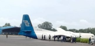 Sebuah pesawat Fokker F-27-500 (5Y-CCE) milik maskapai Cargo2Fly yang akan mengo… Sebuah pesawat Fokker F-27-500 (5Y-CCE) milik maskapai Cargo2Fly yang akan mengo...