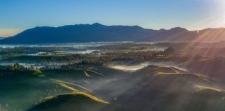 Feast your eyes on mesmerizing views of the verdant hills seen from Sunrise Poin… Feast your eyes on mesmerizing views of the verdant hills seen from Sunrise Poin...