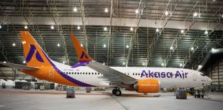 Penampakan pesawat Boeing 737 MAX (VT-YAA) pertama milik Akasa Air yakni maskapa… Penampakan pesawat Boeing 737 MAX (VT-YAA) pertama milik Akasa Air yakni maskapa...