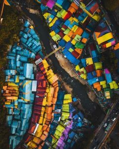 Here’s a lovely sight to make your day colorful!

Come to Jodipan Village in Mal...