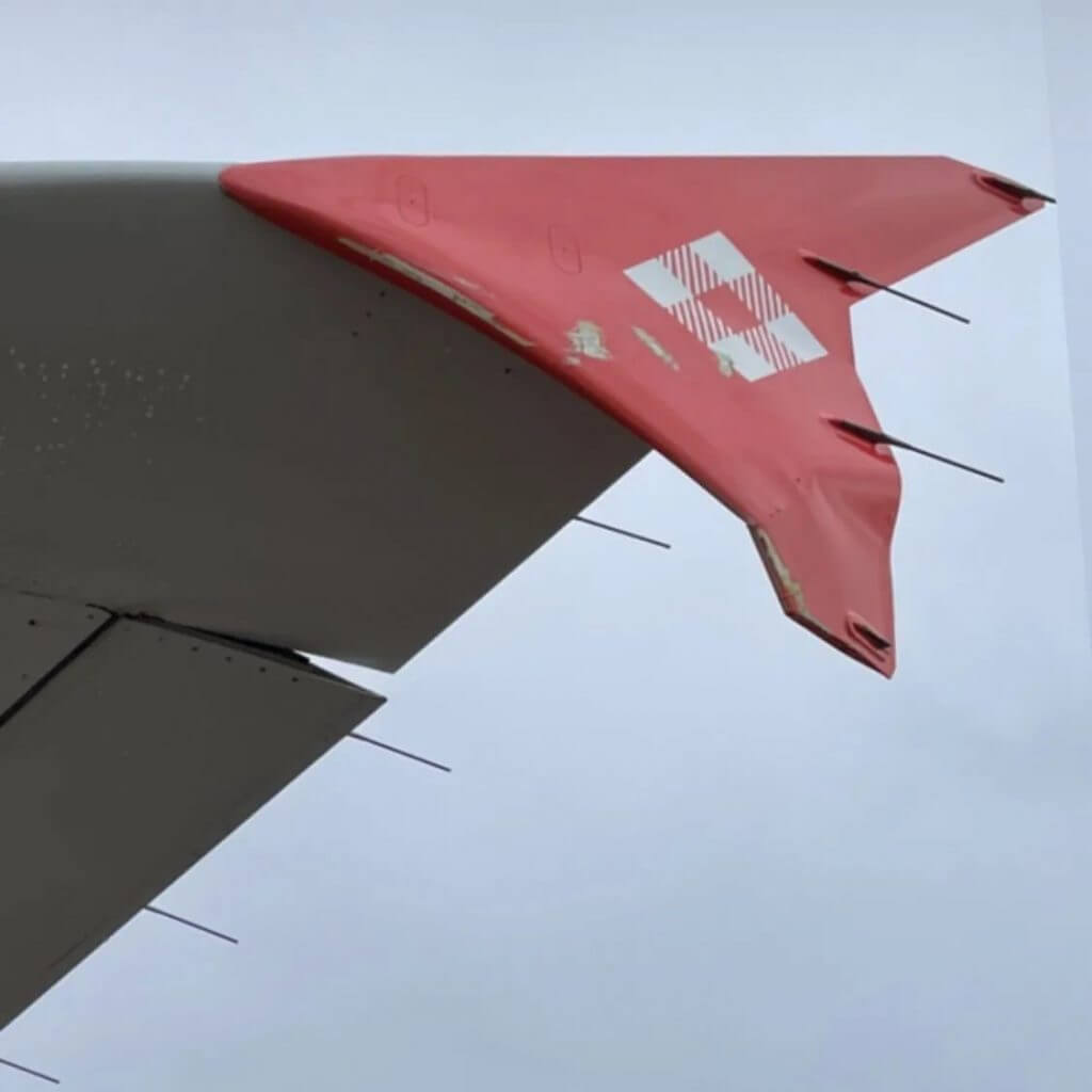 Sebuah pesawat Airbus A319-111 (EC-MUX) milik maskapai Volotea yang tengah parki...