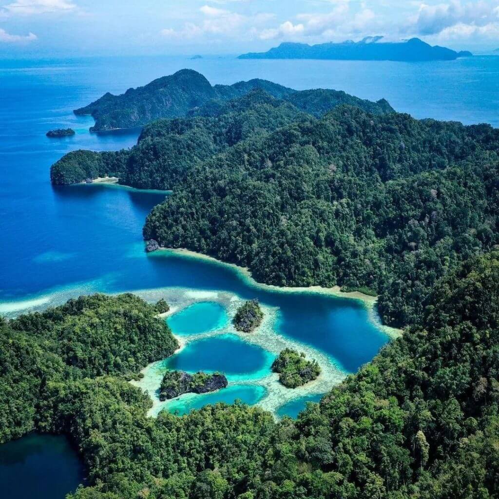 Soothing scenery never fails to delight!

Sail around Sombori Island and treat y...