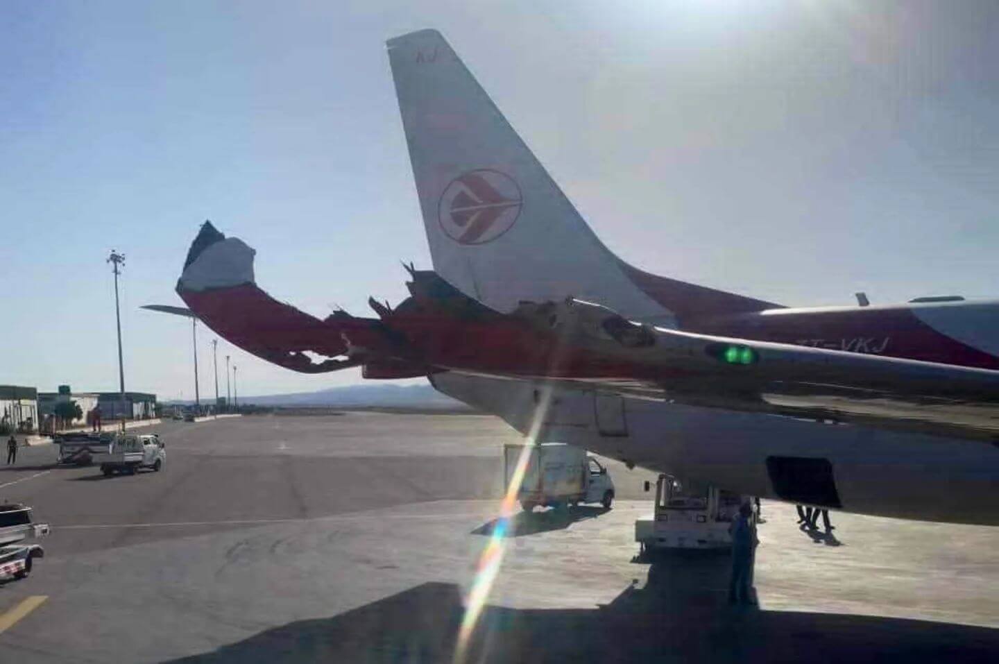 Sebuah pesawat Boeing 737-8D6 (7T-VKJ) milik maskapai Air Algérie mengalami keru...