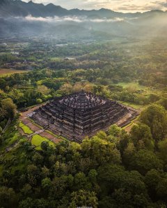 There's something totally magical about ancient monuments.

Not far from #Yogyak...