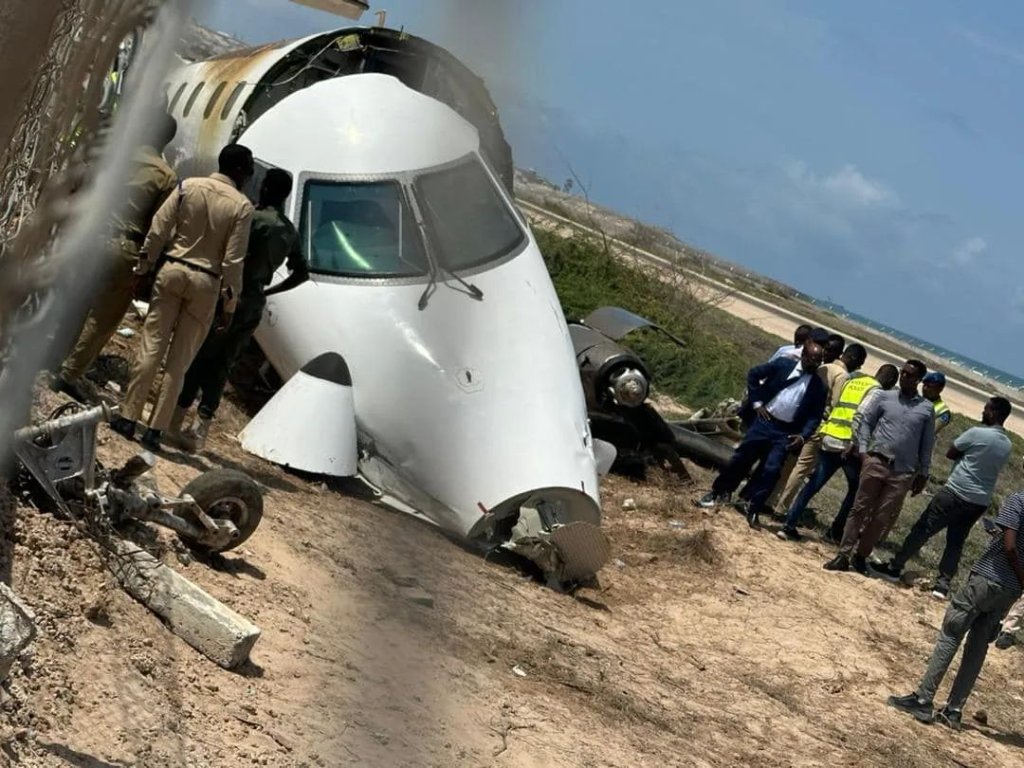 Pada Selasa (11/07) kemarin, sebuah pesawat Embraer EMB-120 Brasilia (6O-AAD) mi...