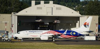 Penampakan pesawat Boeing 737-8 MAX (Msn. 66439) pertama pesanan Malaysia Airlin… Penampakan pesawat Boeing 737-8 MAX (Msn. 66439) pertama pesanan Malaysia Airlin...