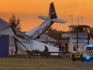 Sebuah pesawat Cessna 208B Grand Caravan (SP-WAW) yang dioperasikan oleh Skydive...