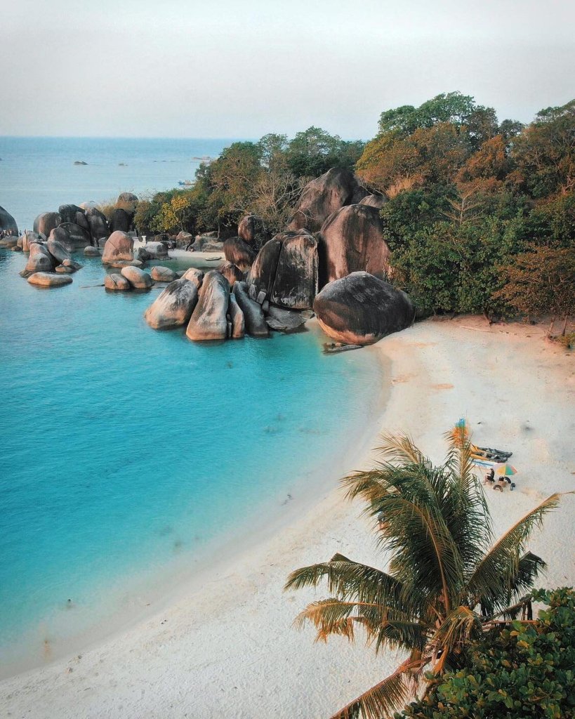 Here's a dose of tropical beauty to enliven your day!

Boasting phenomenal lands...