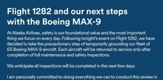 Menyusul kejadian dekompresi pada penerbangan AS-1282 akibat dari pintu darurat … Menyusul kejadian dekompresi pada penerbangan AS-1282 akibat dari pintu darurat ...