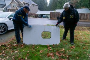 National Transportation Safety Board (NTSB) telah menemukan pintu darurat pesawa...
