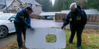 National Transportation Safety Board (NTSB) telah menemukan pintu darurat pesawa… National Transportation Safety Board (NTSB) telah menemukan pintu darurat pesawa...