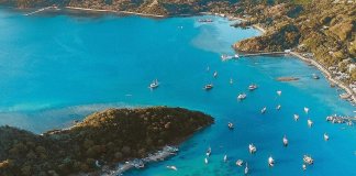 Feast your eyes upon the beauty of Labuan Bajo’s marina and let the vibrant colo… Feast your eyes upon the beauty of Labuan Bajo's marina and let the vibrant colo...