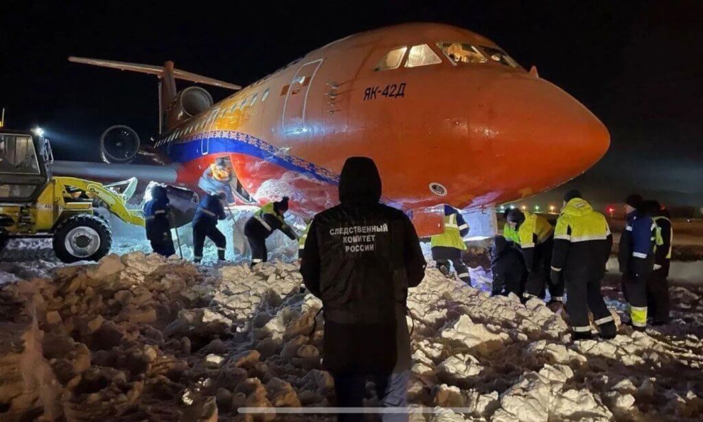 Sebuah pesawat Yakovlev Yak-42 (RA-42458) milik Cosmos RKK Energia yang sedang m...