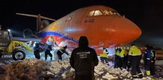 Sebuah pesawat Yakovlev Yak-42 (RA-42458) milik Cosmos RKK Energia yang sedang m… Sebuah pesawat Yakovlev Yak-42 (RA-42458) milik Cosmos RKK Energia yang sedang m...