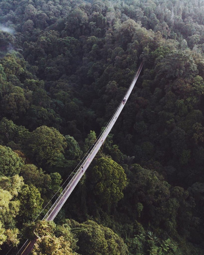 A long good walk down this bridge will instantly make your day worthwhile!

Loca...