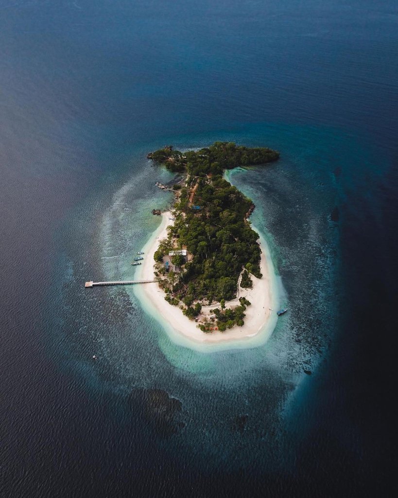 Solitude is bliss! Enjoy a secluded retreat in an oasis of serenity!

Situated i...