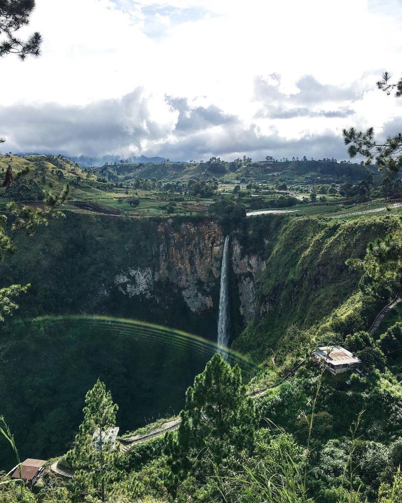 Is there a place in Indonesia that looks like something straight out of a fantas...