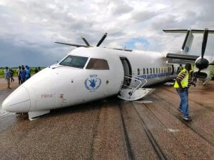 Sebuah pesawat DHC-8-311Q Dash 8 (5Y-SMI) milik Renegade (op. United Nations Hum...